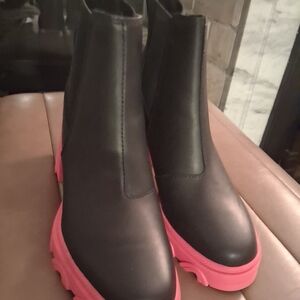 Sorel Women's Black and Pink Boots